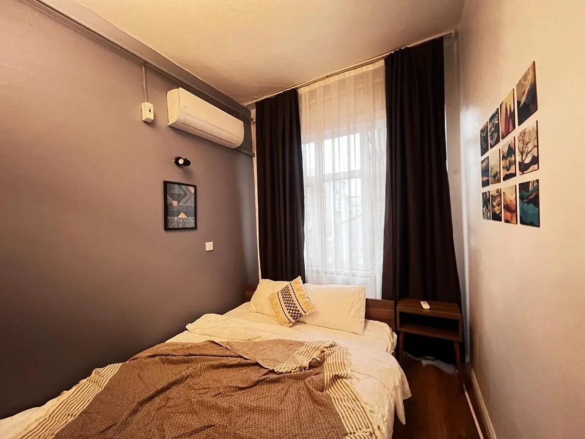 Two Flats With 6Br, 4Ba Appartement Istanboel Turkije